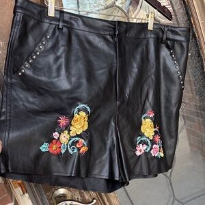 NEW Alice & You Faux Leather Studded Shorts! Womens 24